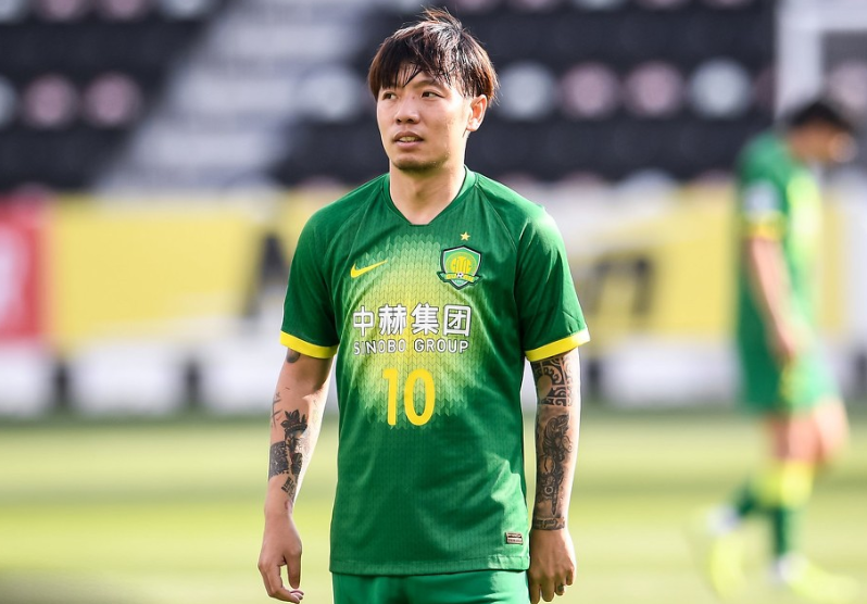 北京国安在亚冠精英联赛首轮主场3比1拿下韩国浦项铁人，张稀哲一球一助，把比赛的关键节点握在脚下。这场比赛之后，外界才意识到一件事：这位35岁的中场，早就不需要用某一场球来证明自己的队史地位了。

真正值得看的是那串数字。张稀哲的国安生涯进球数已经来到76球，继续排在队史射手榜首位。88次助攻的说法并