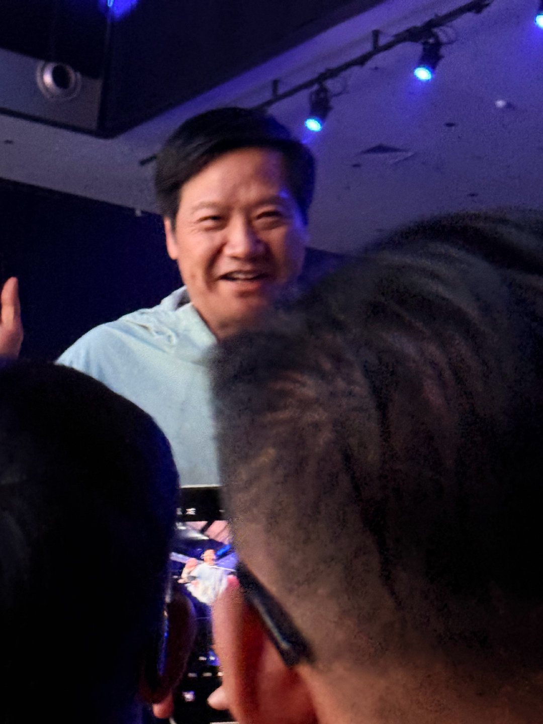 对不起雷总把你拍的这么丑[允悲]事态紧急，没办法好好给您构图准备拍一张了，但是您在我心中依旧最帅！！！ ​