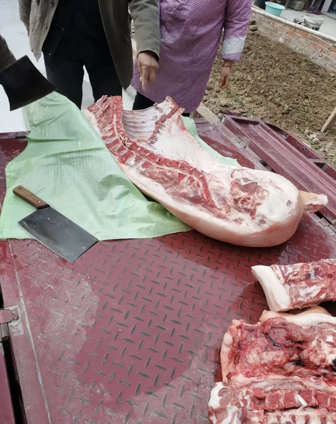 亲戚送了半头猪，是给钱还是欠人情？