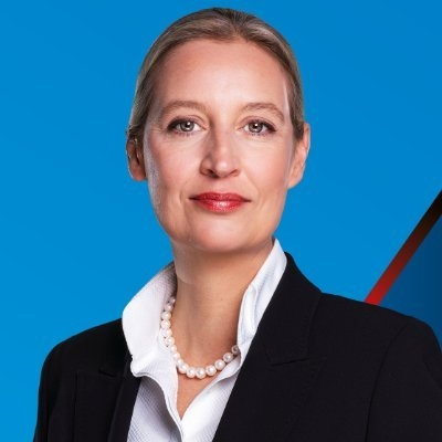 “德国变天了！德国选择党领袖称，默茨时代结束了！”德国政坛这次是真要地震了，9月9日，德国选择党领袖魏德尔公开放话，说总理默茨的时代已经结束。

：这不只是一个人跟另一个人叫板，而是整个西方建制派体系正在被时代甩下车——那些政治正确却解决不了实际问题的主流政客，接下来会一个接一个被扫出历史舞台。