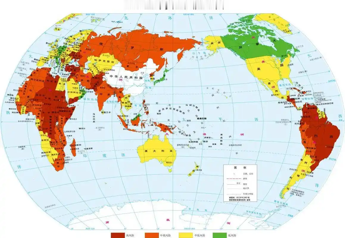 投完赞成票才发现踩坑，日本这场外交乌龙堪称经典！

联合国大会在9月4日通过一项决议，鼓励各国在教育场景使用平等地球投影绘制的世界地图，用来替代沿用数百年的墨卡托投影。

传统投影诞生于航海需求，高纬度区域视觉面积会被放大，赤道附近大陆被压缩，非洲大陆真实体量长期在地图上被低估。

这项提案由多哥牵