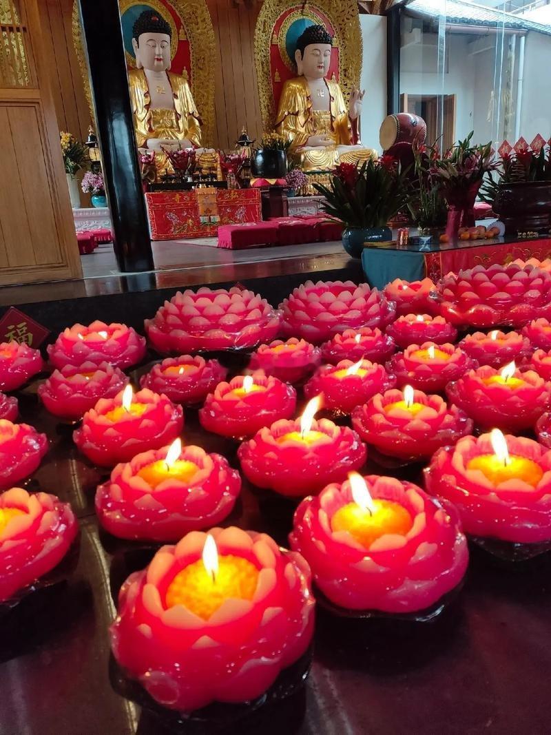 转赞结缘，供灯祈福，有求必应 🙏 在此祈愿大家平安喜乐，慧根增长、福慧双收，圆满顺利、所求皆所愿 [祈祷][祈祷][祈祷]供灯祈福 ​​​