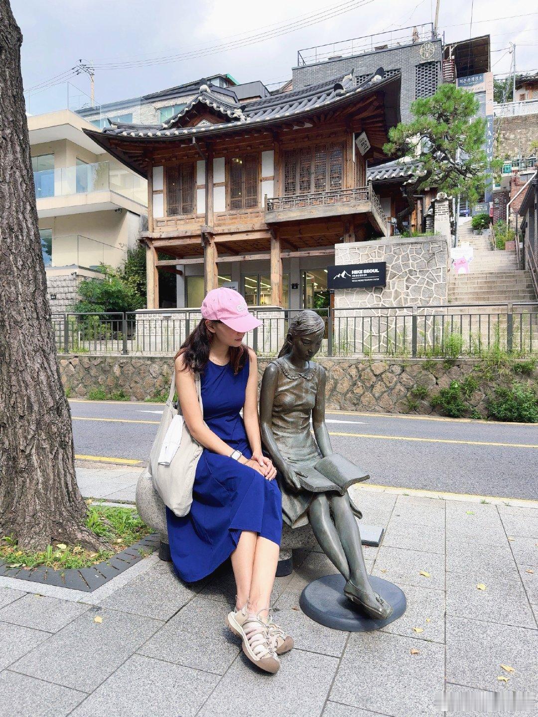 #韩国・首尔# 🇰🇷
・上次来韩国，李在明在弹劾尹锡悦，尹锡悦在被弹劾，文在寅在开书店。
・这次来韩国，李在明在当总统，尹锡悦在坐牢，文在寅还在开书店。
・韩国还是太神秘了。  ​