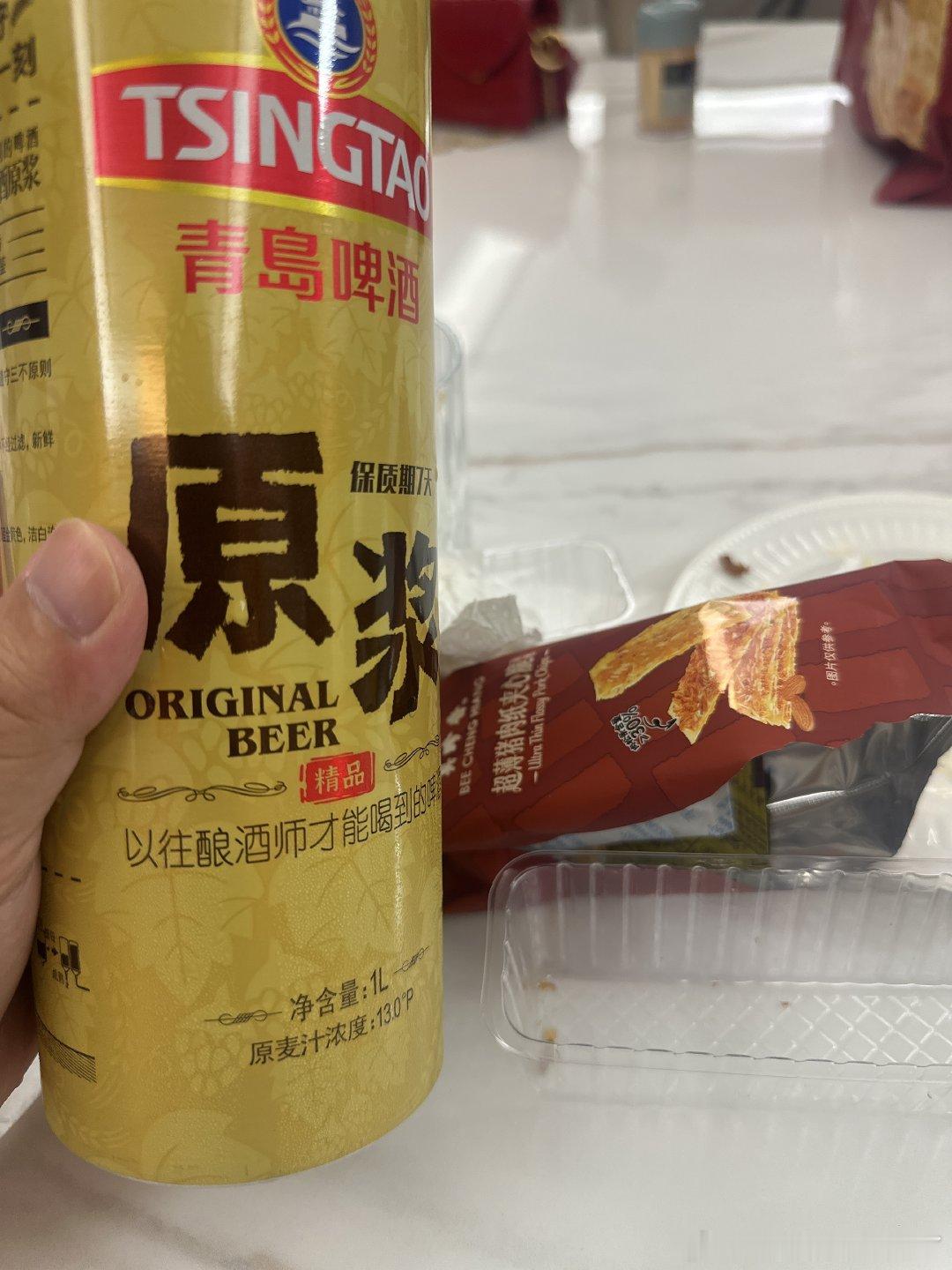 山姆出品确实顶，[偷乐]青岛七日原浆配上美珍香猪肉夹心脆幸福感拉满，感恩🥹 ​
