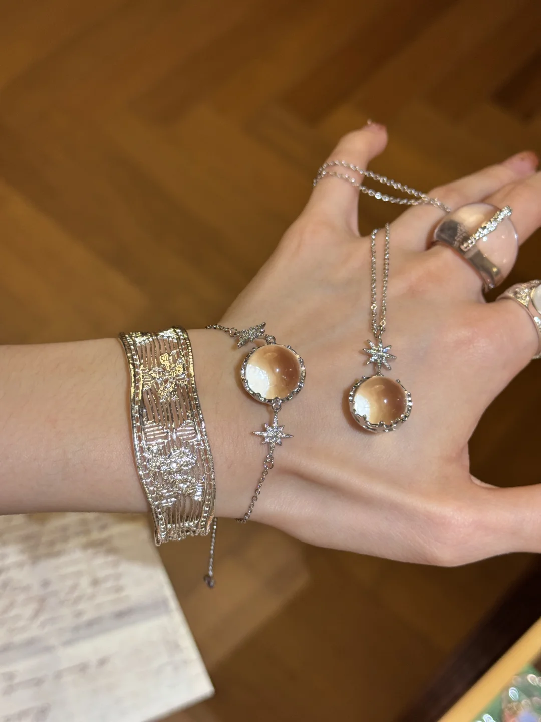 今晚就选这个小灯泡吧～