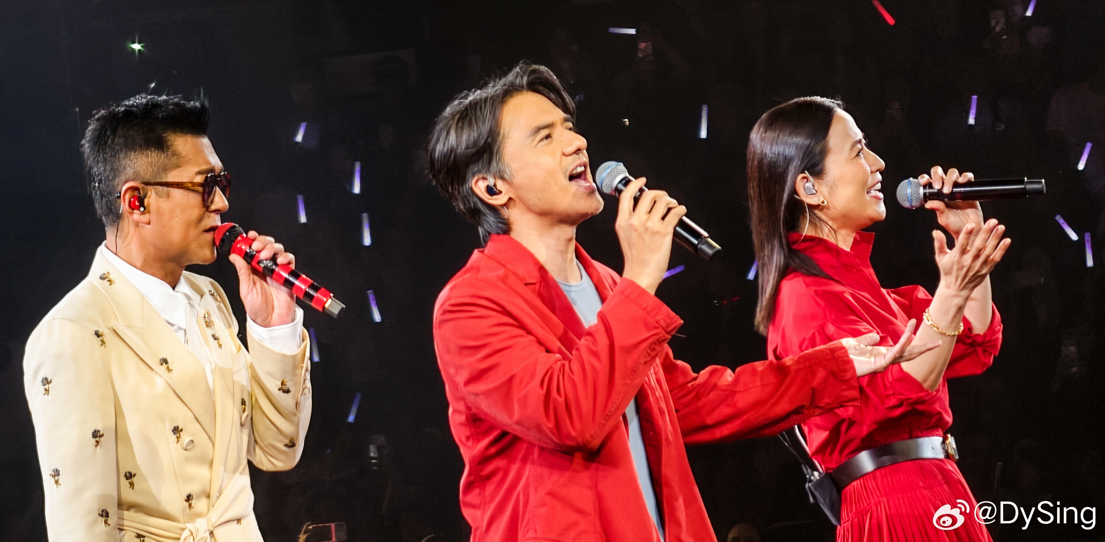 古天樂第一次開紅館，
官方SHOW名簡單直接就叫MY FIRST SHOW，
係冇「演唱會」三個字嘅。
雖然無論喺歌曲數量或規模製作上，
都係演唱會嘅級別，
但呢場的確更似係一場開心派對。
正如佢所講，
呢個SHOW係希望帶到快樂俾觀眾們，
佢都的確做到了。

嘉賓陣容鼎盛，
全場多方位互動，
解鎖最不可能重現 ​