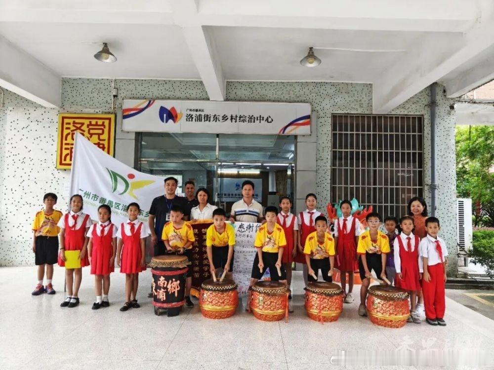 【走出校园，心意滚烫！番禺区东乡小学这堂“感恩课”具象化了】近日，番禺...