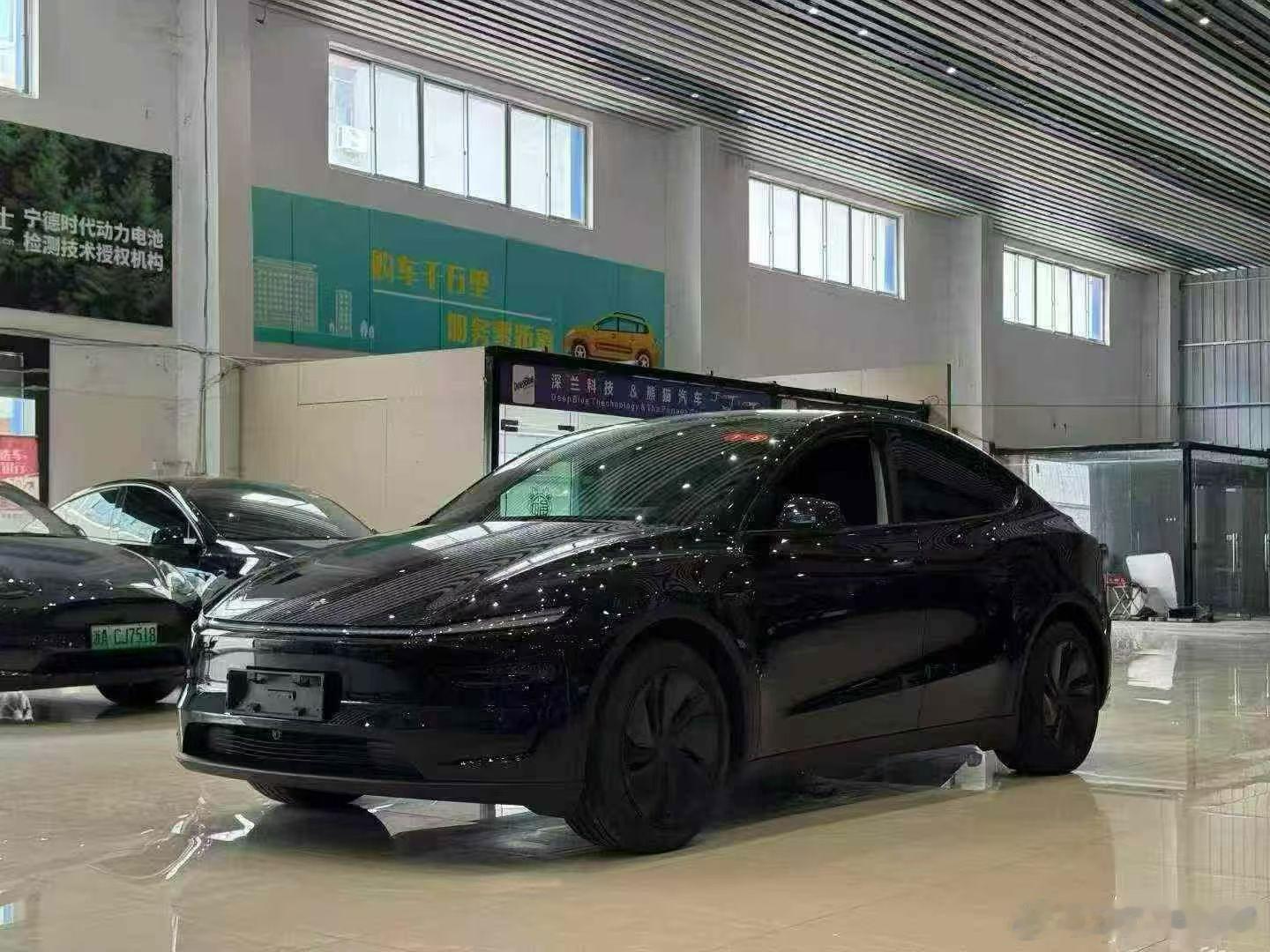 25年上牌特斯拉 ModelY 行驶5万公里贯穿头尾灯 座椅通风加热64色氛围灯 后排娱乐屏等，精品车况过三方，全款19.88万 支持按揭置换  ​