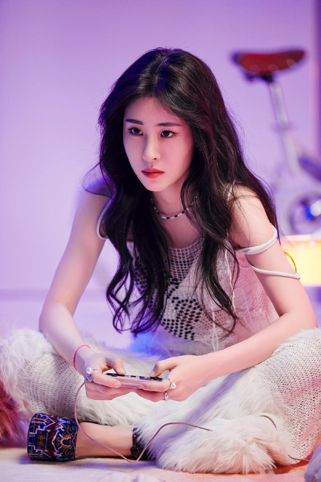#张碧晨[超话]# 姐姐贴贴 ​