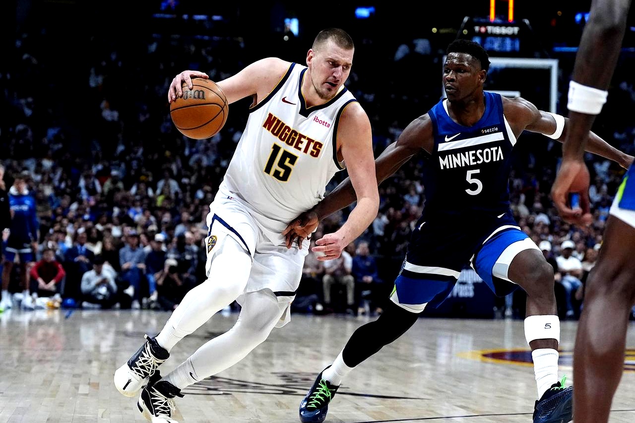 掘金队这操作，我真是没看懂。    “诸葛马龙”这次不“算计”了？常规...