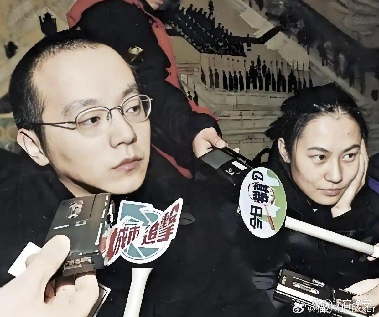 #窦靖童同父异母妹妹自曝从小被网暴#
之前网上流行一篇小作文，窦唯给闺女留了四合院、古琴之类的，窦家媛问高原是真的吗，高原说，那能有吗？要真有咱们还这样吗？母女俩一直租房住，不算富裕。窦家媛上节目也是为了交房租。高原还在微博内涵过，窦唯不怎么给钱。
哎，日子都得落在吃饭上。 ​