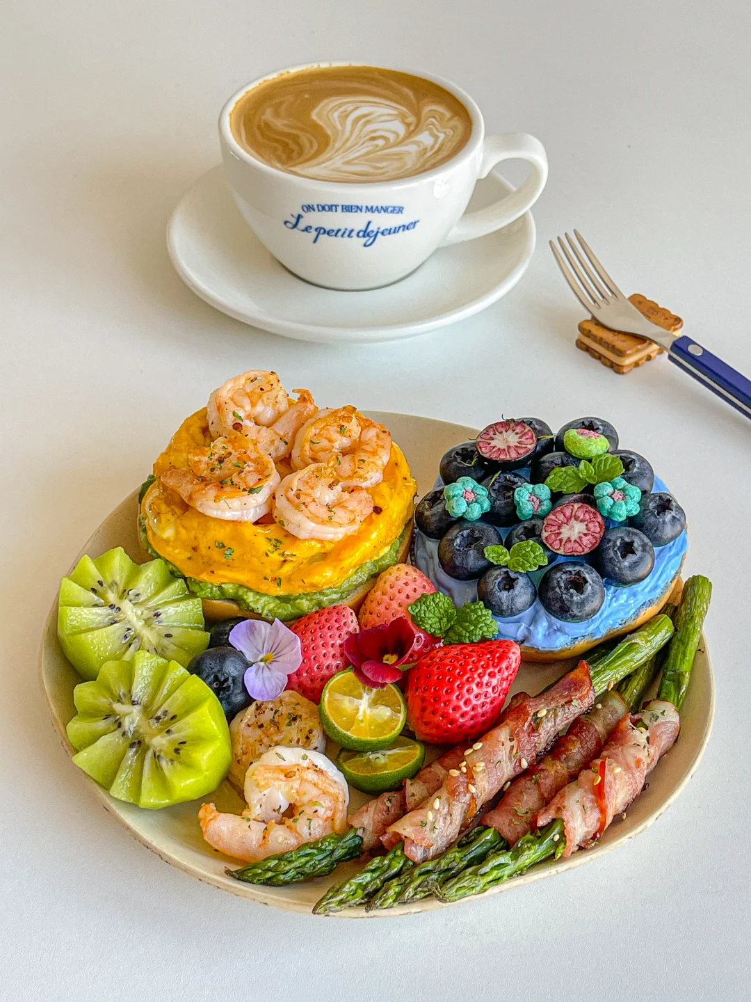 漂亮brunch🍽️贝果三明治拼盘🥯热拿铁☕️