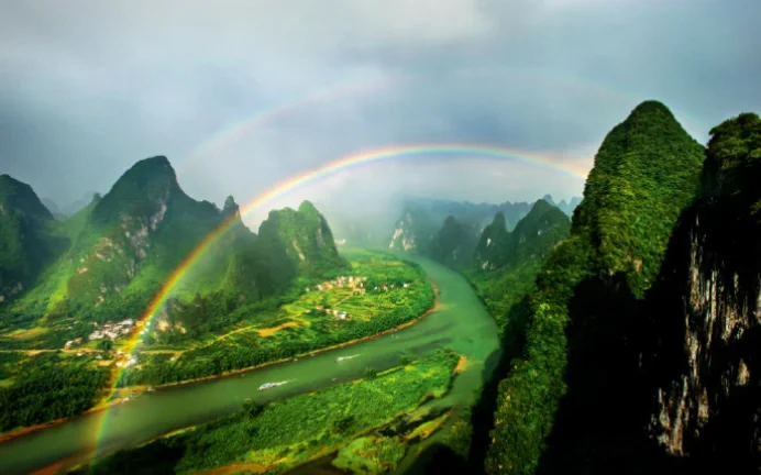 双彩虹映照下的桂林山水