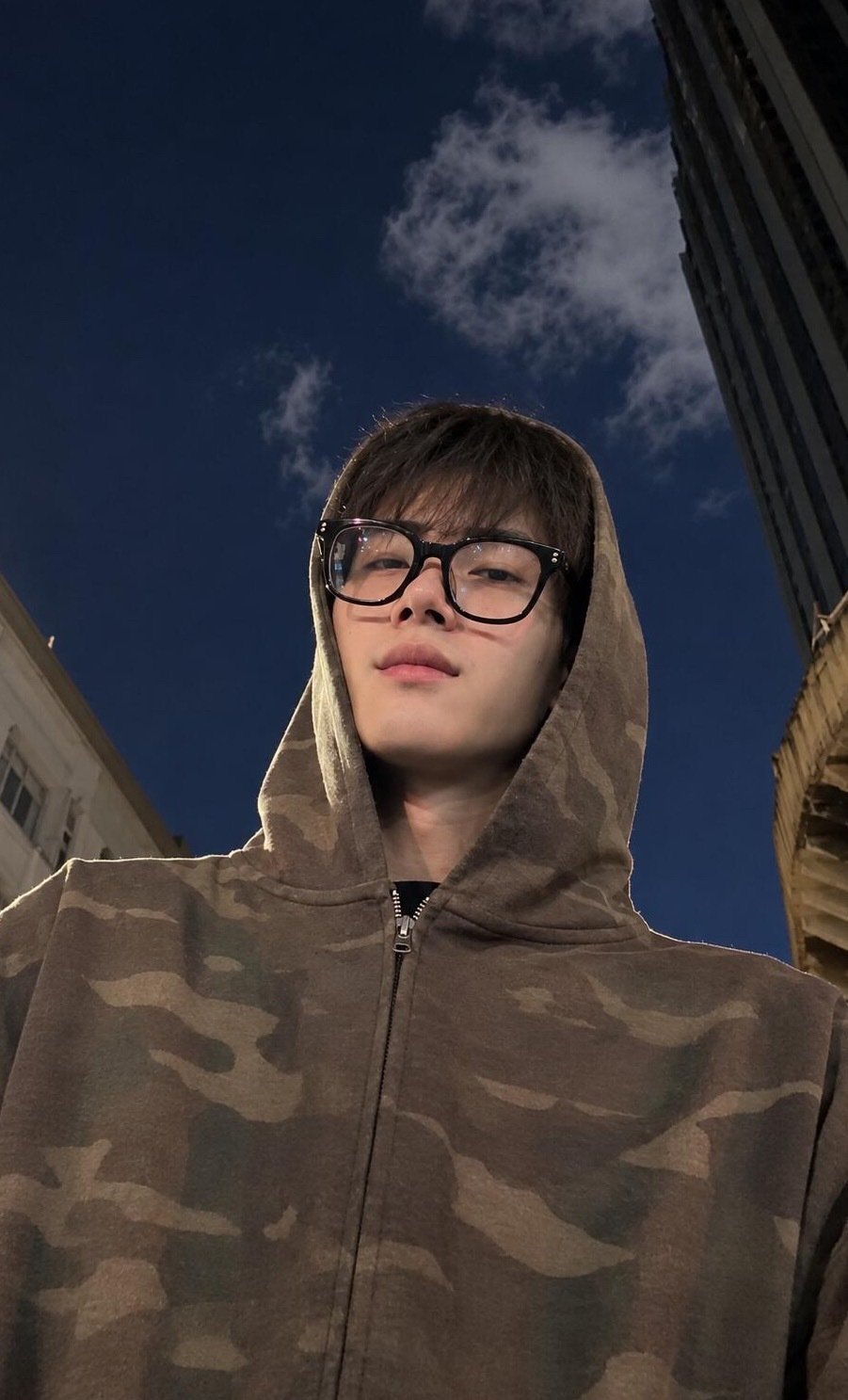 闫桉今天直播好帅 男大 ​
