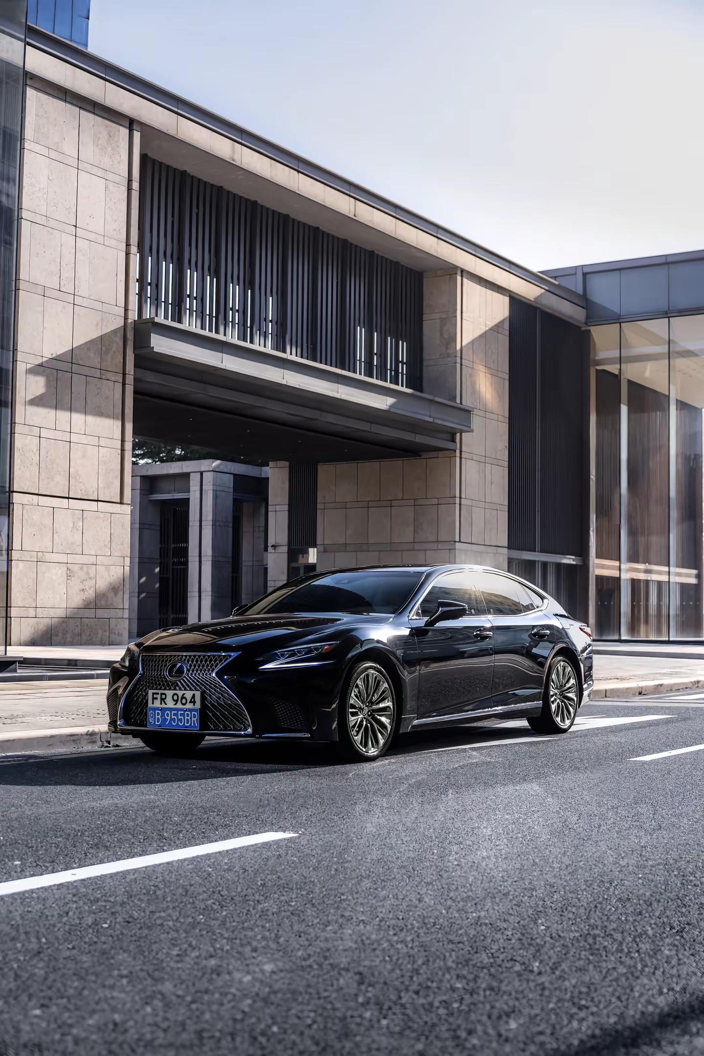 我还是喜欢LEXUS 这份优雅从容！你有没这样的感受？ 雷克萨斯LS优雅永不过时 豪宅设计 静奢美学