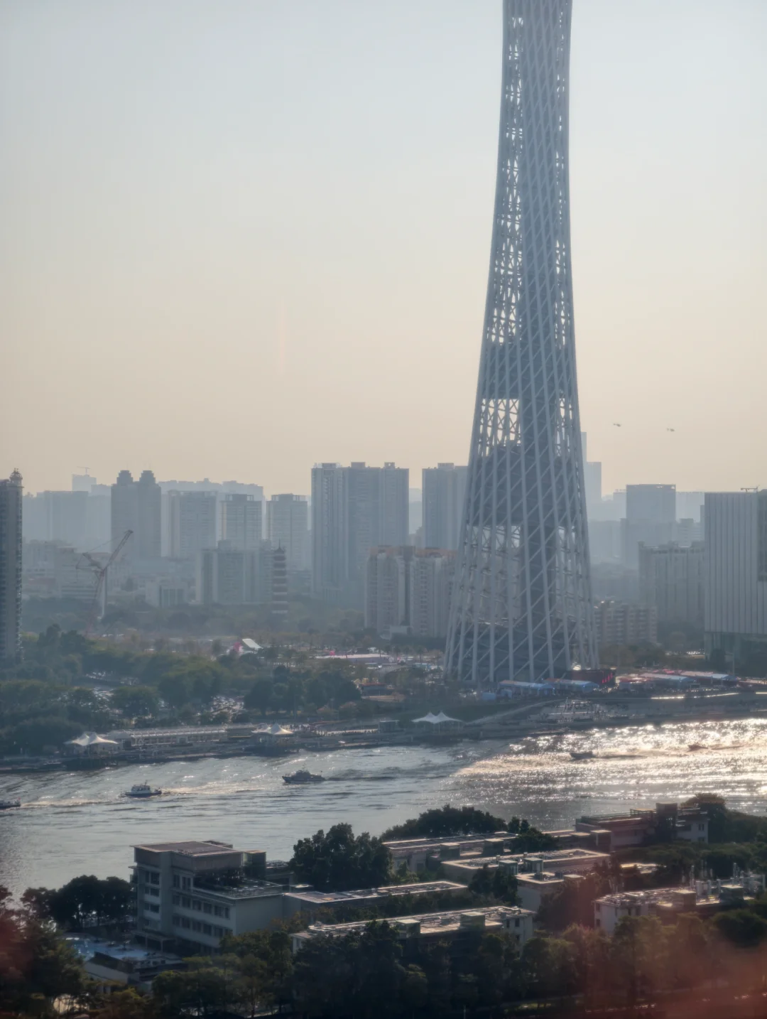 现场直击❗  广州塔上演海陆空巡游