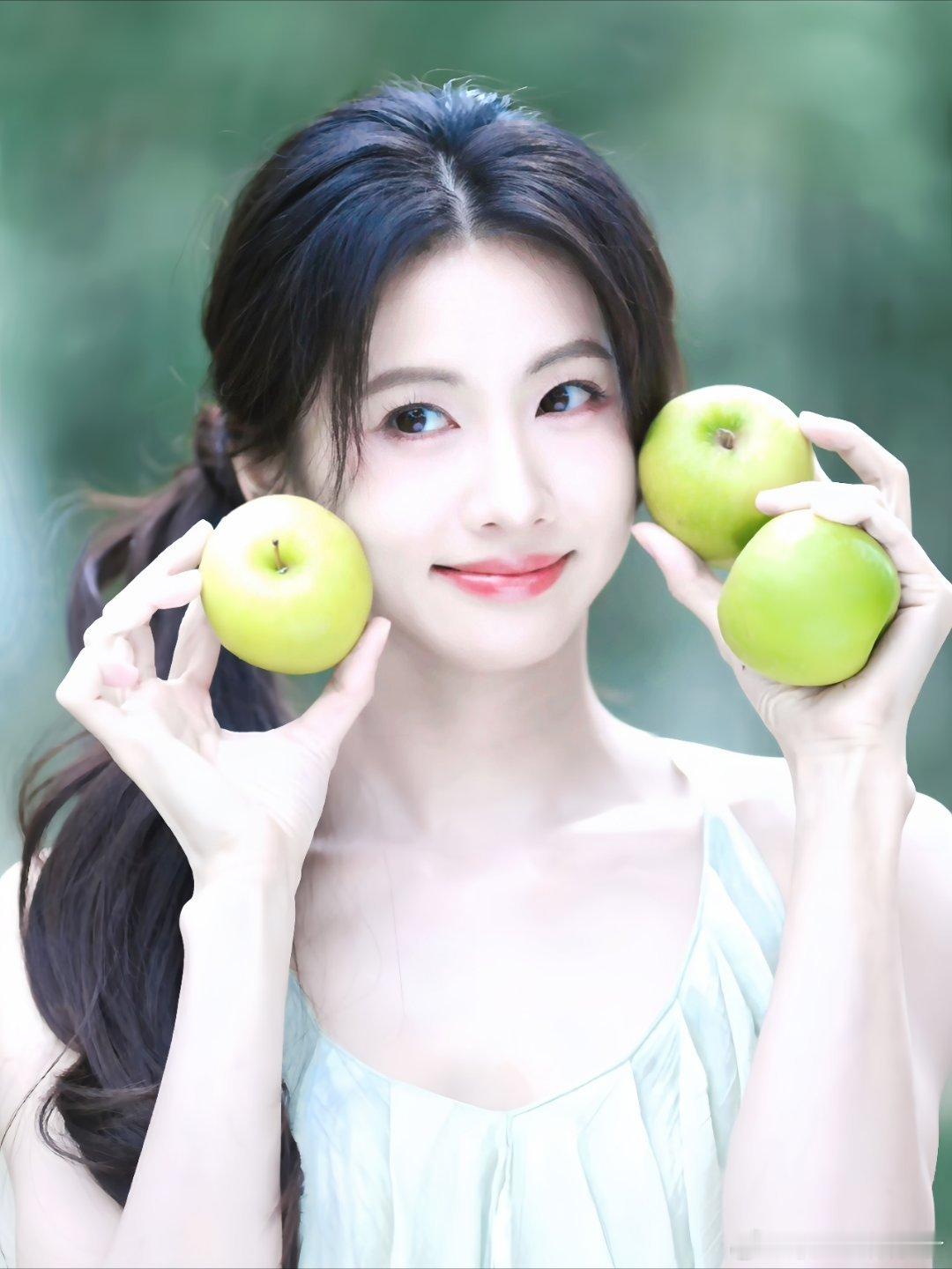 ☆:世界是一颗青苹果🍏
#潘珺雅# ​
