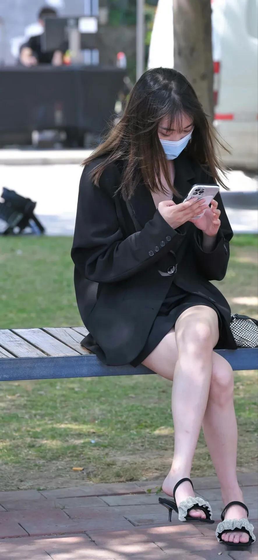 秀发飘逸的美腿姐姐[笑]