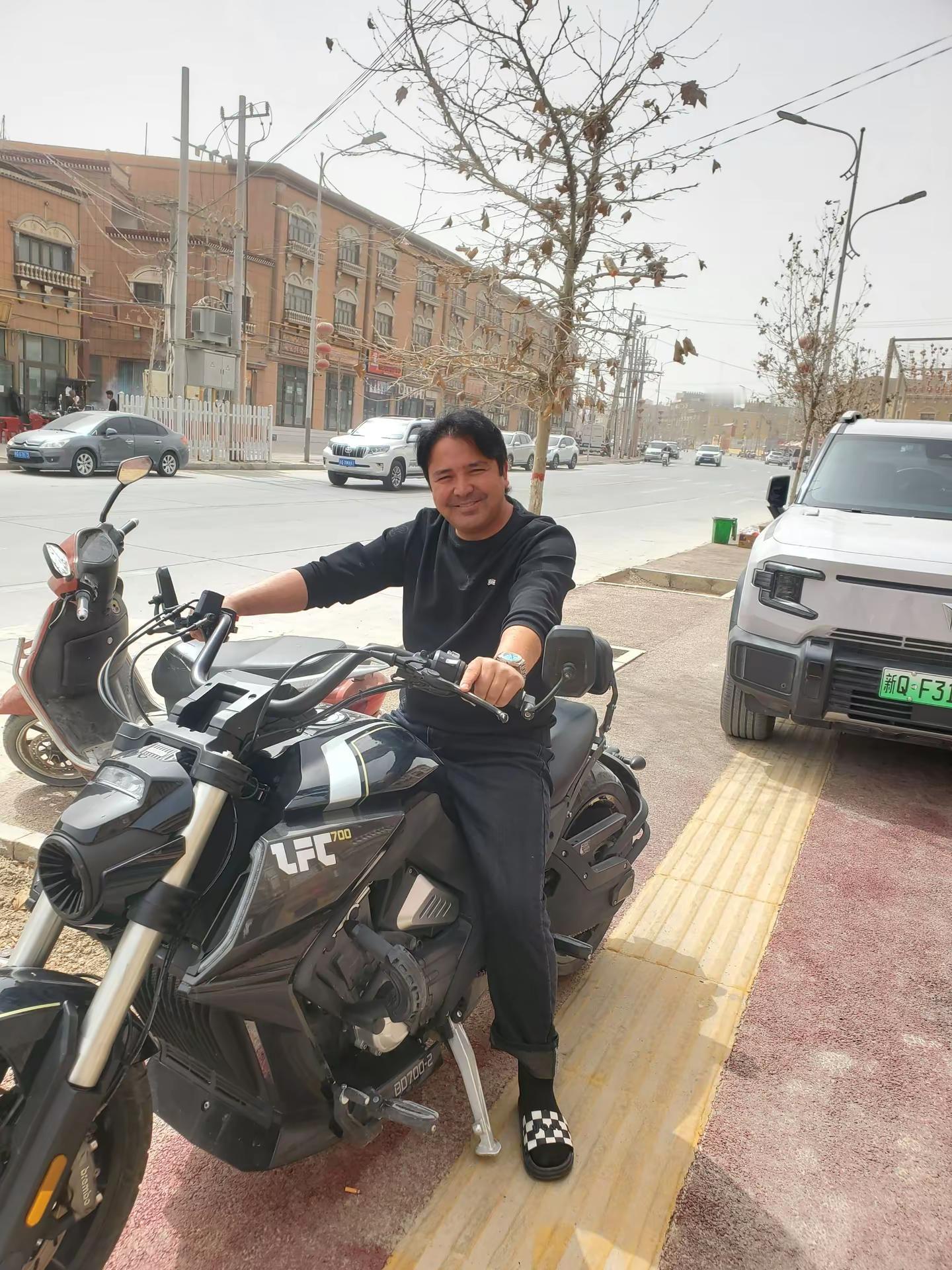 <p>机车摄影 <!--{img:0}--></p><img src=...