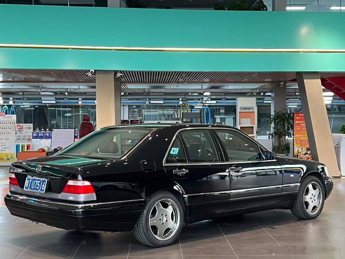 日规标轴S500 W140虎头奔

14万公里，深度精修整备，超靓
中期电子波箱配置
山口组VIP格调
#生活手记##汽车##奔驰##奔驰s级# ​