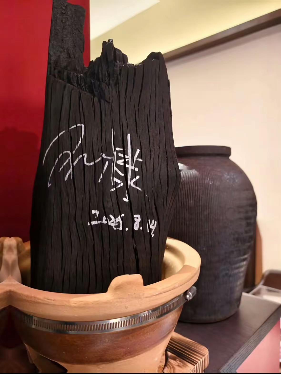 萌萌棣吉隆坡到此一游。王鹤棣