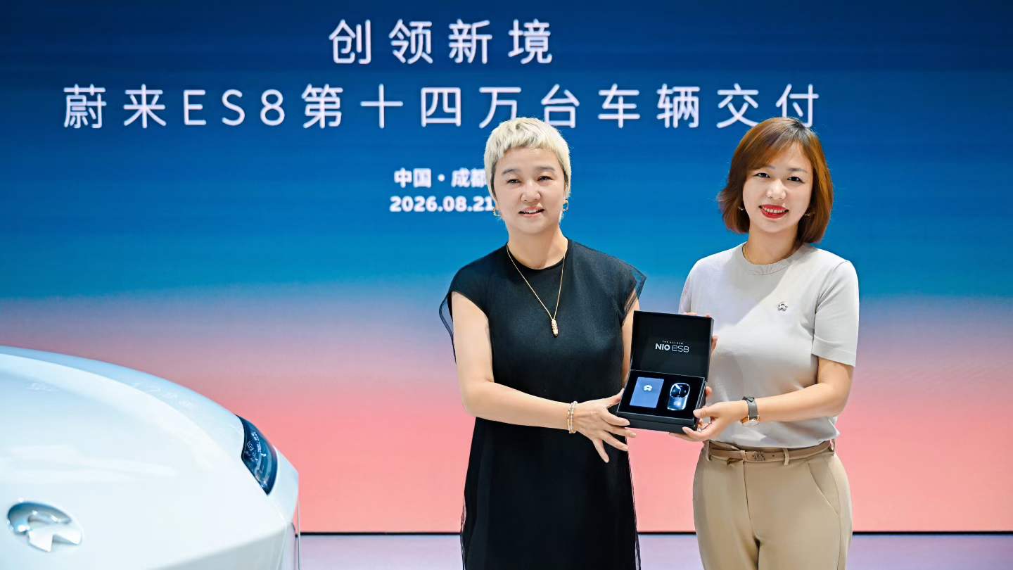 蔚来ES8都交付14万台了！
开卖一年后，热度还那么高的车，现在真不好找。
蔚来ES8，绝对的现象级爆款！
百家车坛