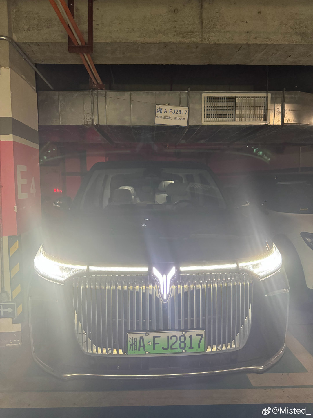 安装航空铝地板的时候，不用拆太多原车件。这点我挺满意的，全铝钛金踏板也...