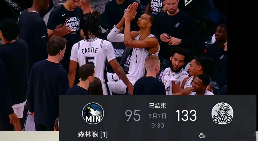 38分狂胜扳平！马刺主场血洗森林狼，文班亚马“拜神”庆祝名场面爆火NB...