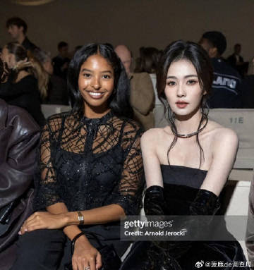 演员白鹿的权威，我后知后觉。这是和科比大女儿的合照，一个是西方黑珍珠...