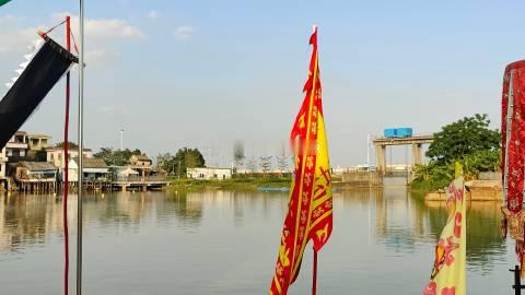 魚:<br />  傍晚時分老師喊去莲花山港買魚，石樓今年舉辦第一屆龍...