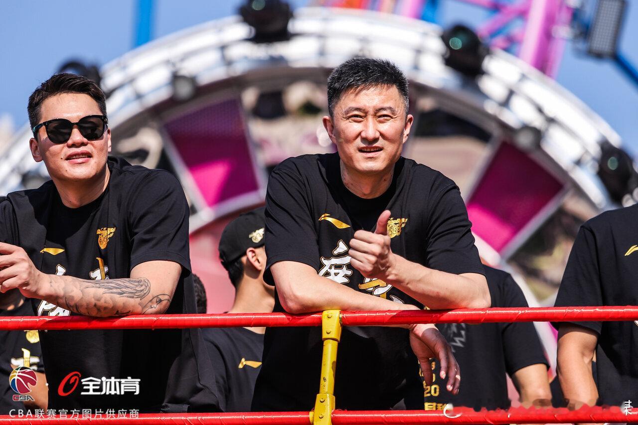 新赛季新职务新身份！#朱芳雨##杜锋##CBA##以城之名##广东宏远##广东东阳光##广东华南虎##广东男篮# ​​​ ​​​​