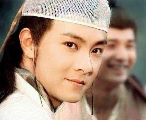#张卫健# 《一辈子一场梦》
真正的通透，是拈花一笑。任外界纷扰，内心自有清风明月。 ​