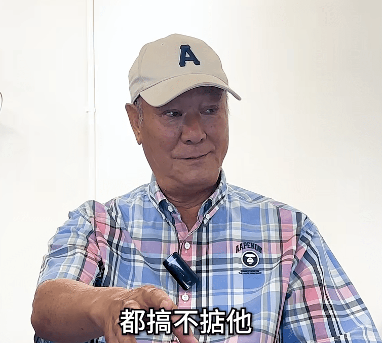 在最近的访问中，李修贤被汪曼玲问及周星驰如今是否仍会感激当年的提携之恩时，他毫不留情地断言，周星驰绝对不会把他当作生命中的贵人，他语带讥讽地表示 “他当我是傻的”，认为自己当年为对方争取机会、全力扶持的举动毫无价值，语气里满是心寒与无奈。

李修贤随后大谈 1988 年经典作品《霹雳先锋》的选角内幕