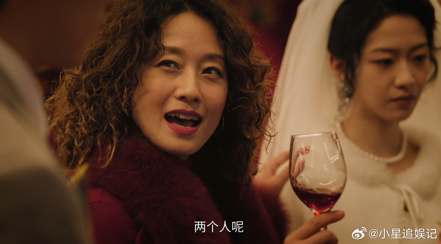 #马伊琍新剧资助了一对夫妻# 马伊琍把90年代女性的清醒和韧劲演活了，不恋爱脑不拧巴，这种角色就该她来演。 #剧集余红旧事# ​​​​