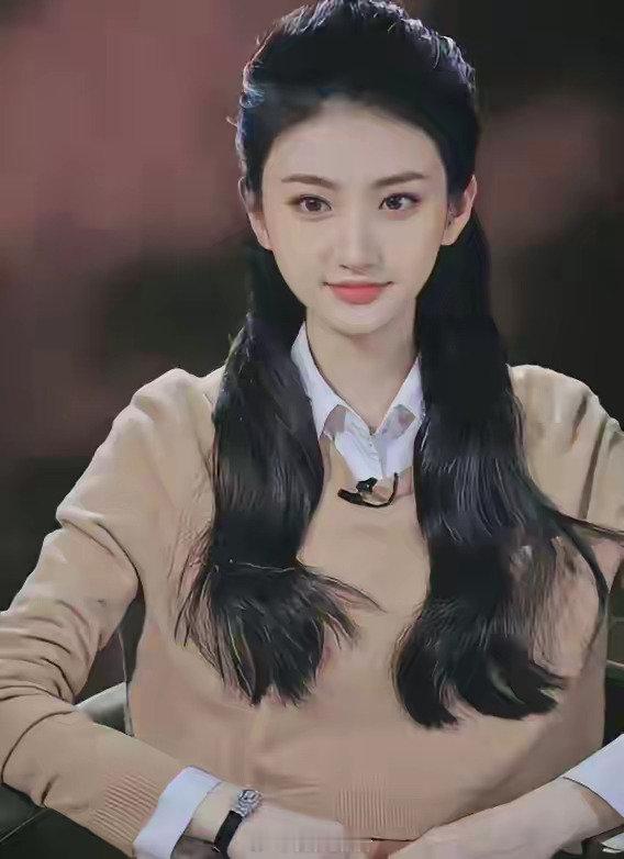 她就是谈个恋爱而已，她那么漂亮，别说3000万，天上的星星都得给她摘下来！孙宇晨，拥有几百亿的身家，为景甜却3000万都舍不得，孙割还是个男人吗？[黑线] ​