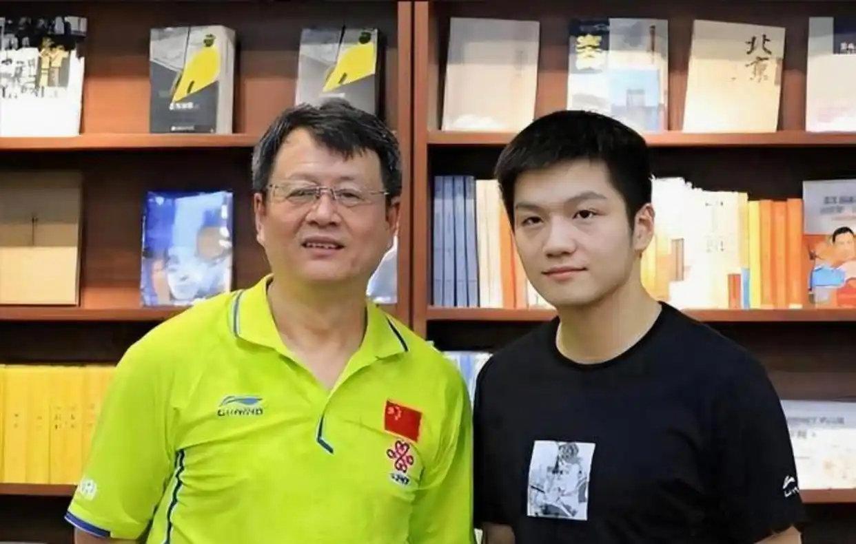 兑现昔日约定 吴敬平十月赴德国探望爱徒樊振东  樊振东转会杜塞尔多夫俱...