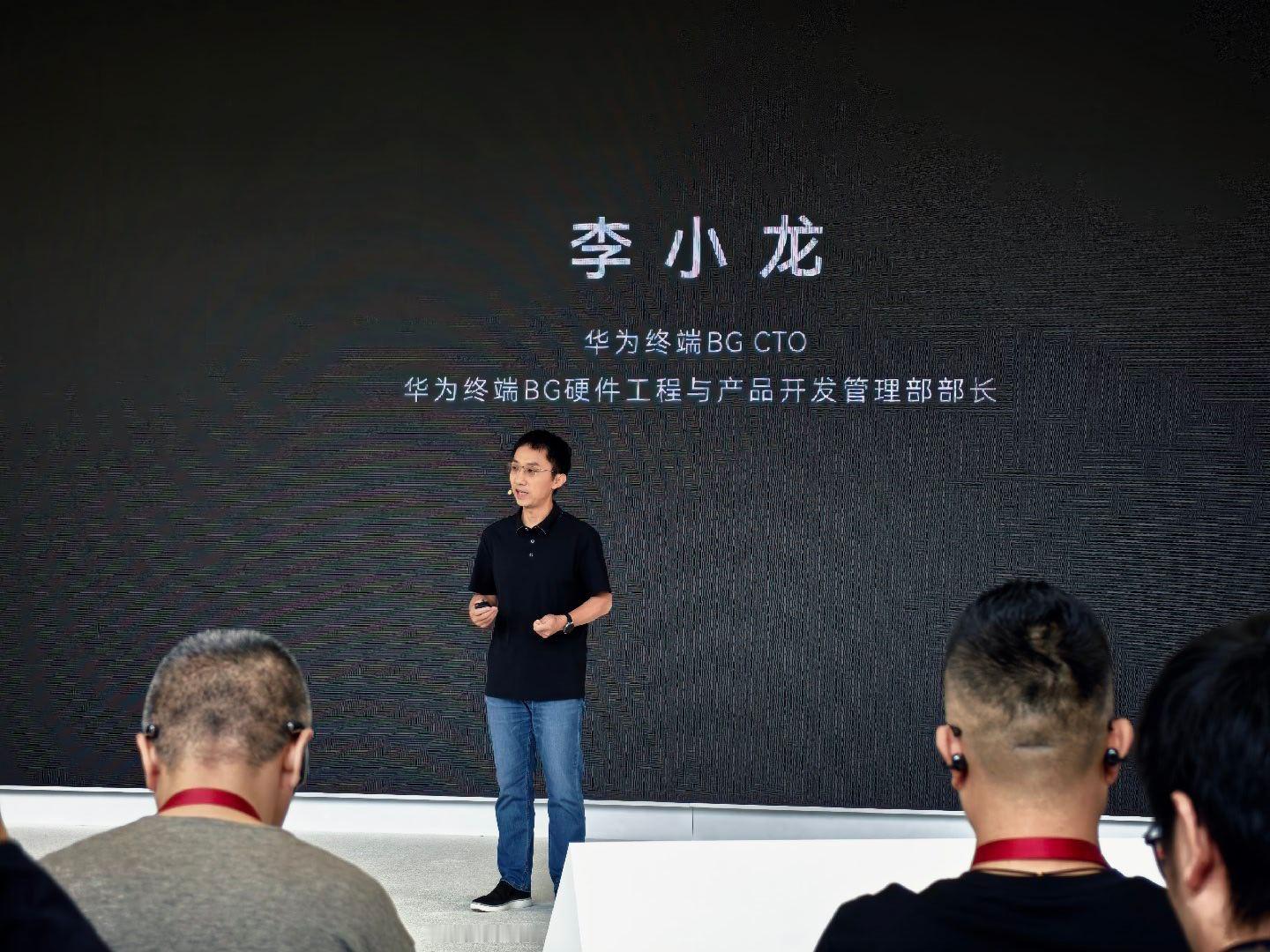 说，

华为折叠屏手机发货量已经突破2000万台，市场份额70%+。 

#华为折叠屏发货量突破2000万台#  ​