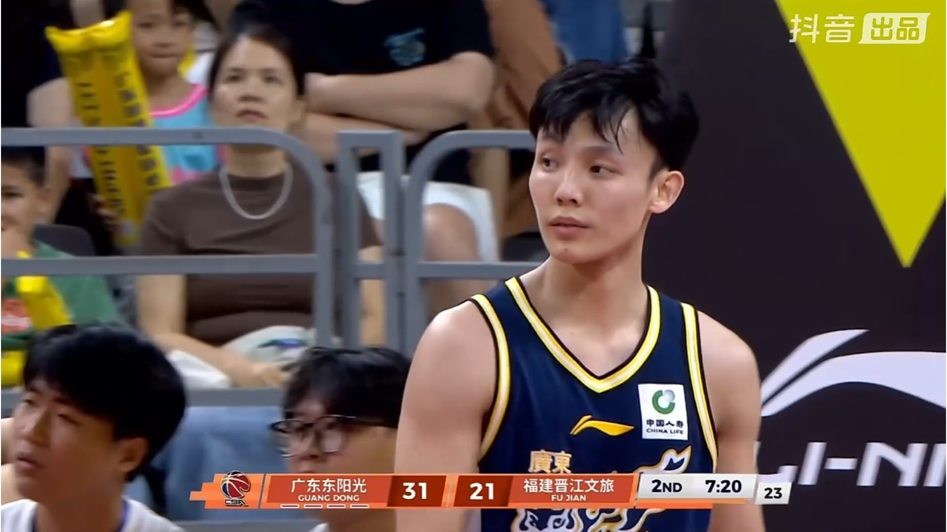 <p>篮球CBA半场打完广东队53-43领先福建队，广东队表现最好的球...