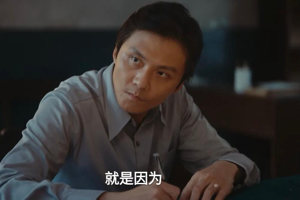 电视剧《重器》值得推荐，
里面那个孙秘书一角，
选角和表演都太到位了，
演员的外形和微表情，
把秘书巴结领导、见风使舵的功夫，
体现得炉火纯青。 ​​​