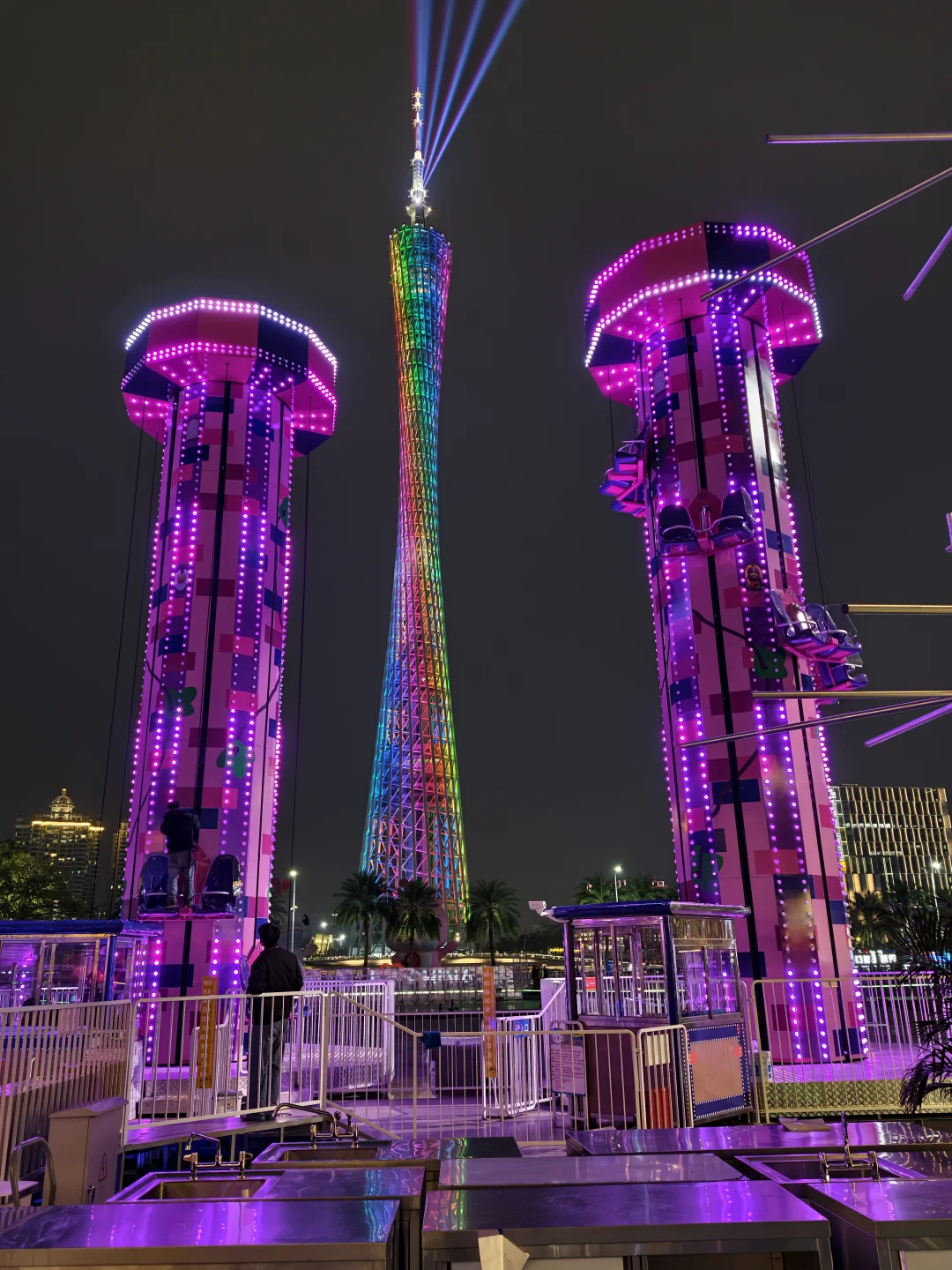 海心沙INNO嘉年华，抢鲜打卡夜晚的赛博乐园