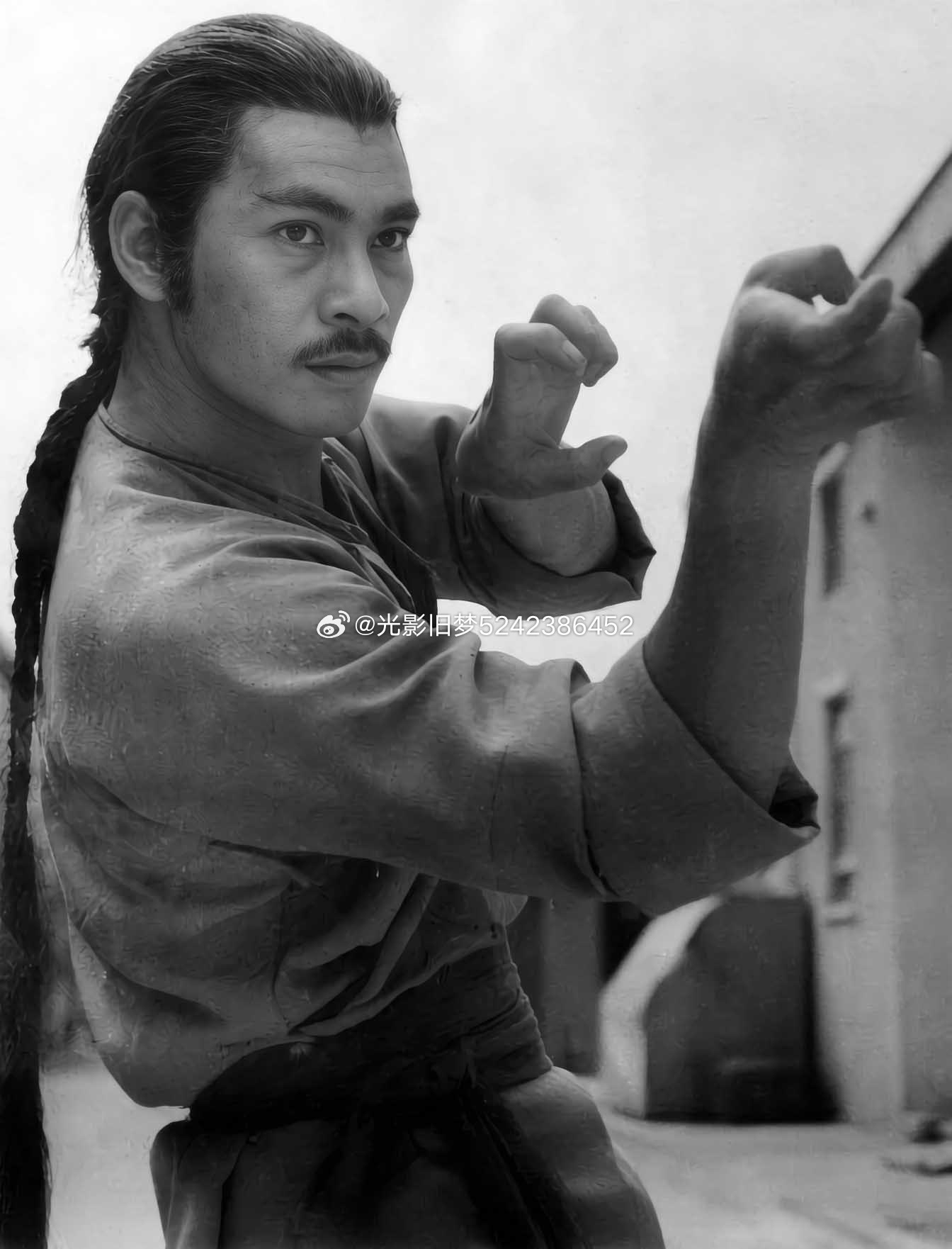 #陈观泰[超话]#     
侠影凋零，一代邵氏武打演员陈观泰不幸辞世，享年 80 岁。
在上世纪七十年代香港功夫片的黄金浪潮里，陈观泰是特殊的存在。不同于很多依靠编排、身段起家的武打演员，他本身就是擂台之上的国术高手，曾拿下东南亚国术擂台赛轻量级冠军，一身硬功夫绝非银幕表演的花架子。
被张彻导 ​