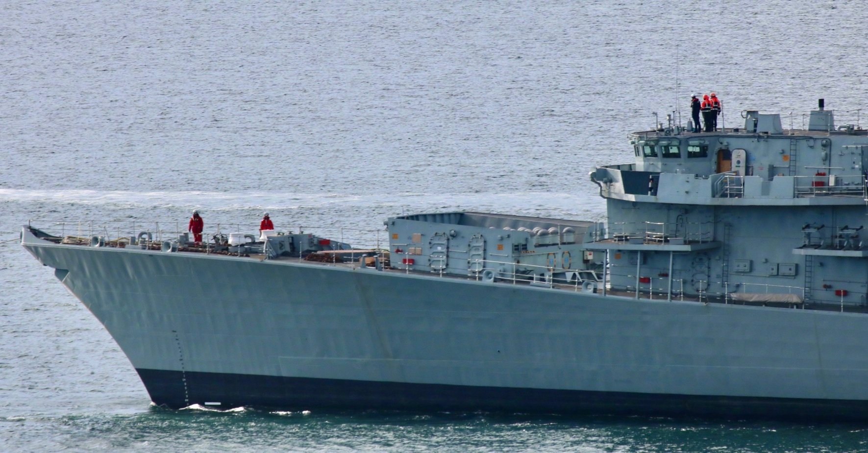 HMS “铁公爵”号（F234）护卫舰，今天上午拖往朴茨茅斯拆解，正式结束其服役生涯。

“铁公爵”号曾在2023年5月完成约1.03亿英镑的翻新后重返舰队，最后一次出海是在2025年10月，并于2026年正式退役。#中外舰闻# ​