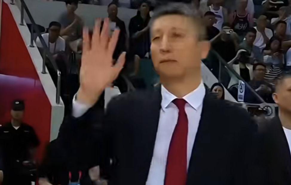中国男篮四十四分大胜菲律宾男篮，送菲律宾男篮回家。
中国队没有“放水”正常发挥，导致菲律宾男篮主教练不满。因为菲律宾如果不输到三十六分，有机会进入下一轮淘汰赛。
我们遵守了竞技体育的道德水准，郭士强没有错，我们目前中国男篮这次亚运会比赛就是“大杀四方登峰造极，一览众山小…”
目前中国男篮面对两个对手