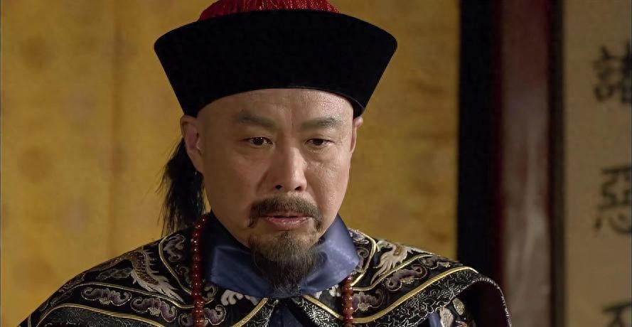 一字之差的天壤之别：总督与提督，谁才是真正的封疆大吏
1708年冬，康熙帝在圆明园接连批阅各省文报，折子里几乎每隔两页就会出现“总督”“提督”两个名号。外省官员常把这对“孪生词”写得极随意，但在紫禁城里，任何一笔都意味着迥然不同的分量。
总督和提督的品级，纸面上看几乎一样。总督本职是正二品，但如果加
