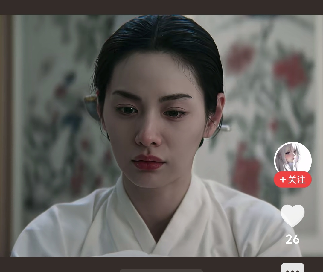 林珍娜
那张脸随便往镜头前一站，就是一本行走的写真集，
肌肤白得透亮，五官精致得如同精心雕琢而成，
最出彩的是那两条大长腿，又直又细，走起路来像模特走台步一般，
而且她的美绝非滤镜堆砌出来的，素颜随手一拍都格外亮眼，
高清镜头怼近了也完全扛得住，
难怪连续三年拿下全球最美面孔第一名，
这颜值着实出众