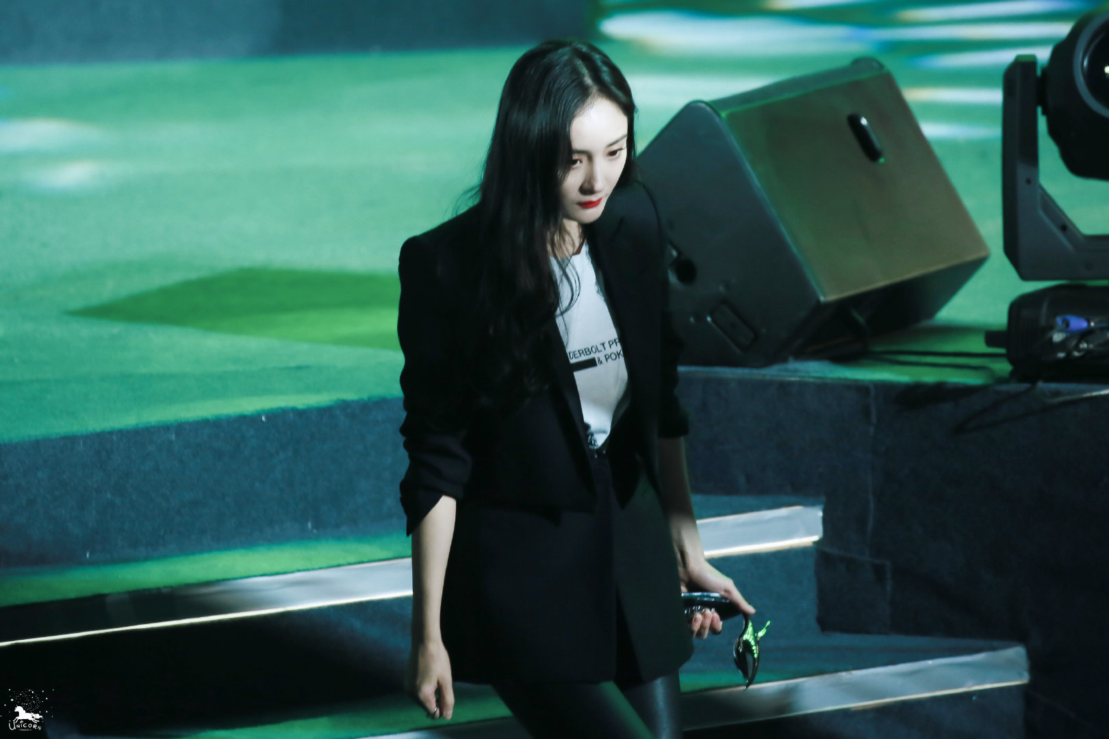 #杨幂0912生日快乐# 中国电视好演员盛典， 她获得“优秀演员奖” “绿宝石奖”殊荣。 ​