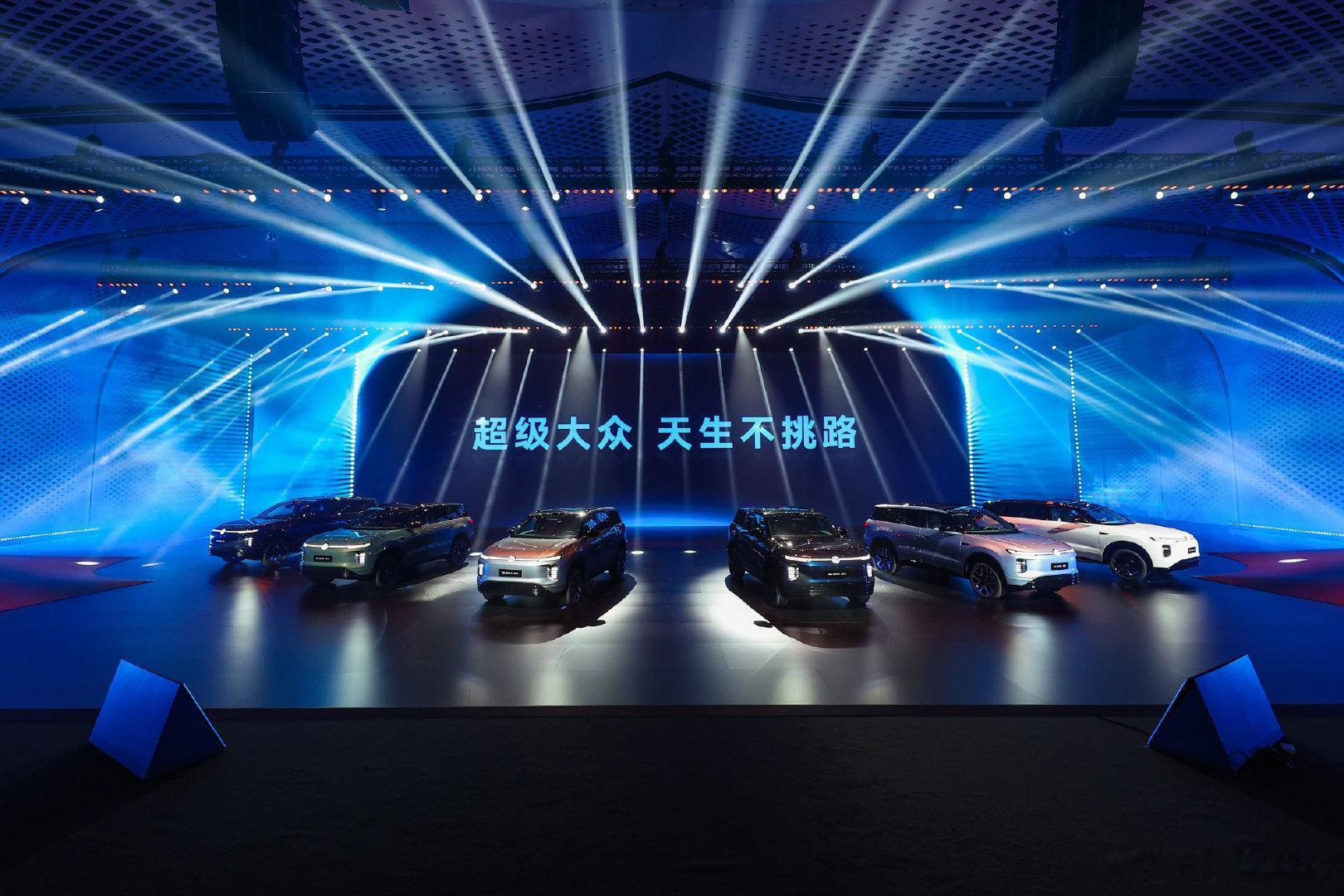 #李治廷的新搭子8X 20.68万起夯爆了#   ID. ERA 8X
李治廷的新搭子来啦！上汽大众ID.ERA 8X正式上市，20.68万起售价很有惊喜。ID.ERA 8X一共四款车型，Pro、Max、Max长续航版、Ultra长续航版，覆盖不同出行需求，不管日常通勤还是长途出游都能适配，期待实车体验！ ​