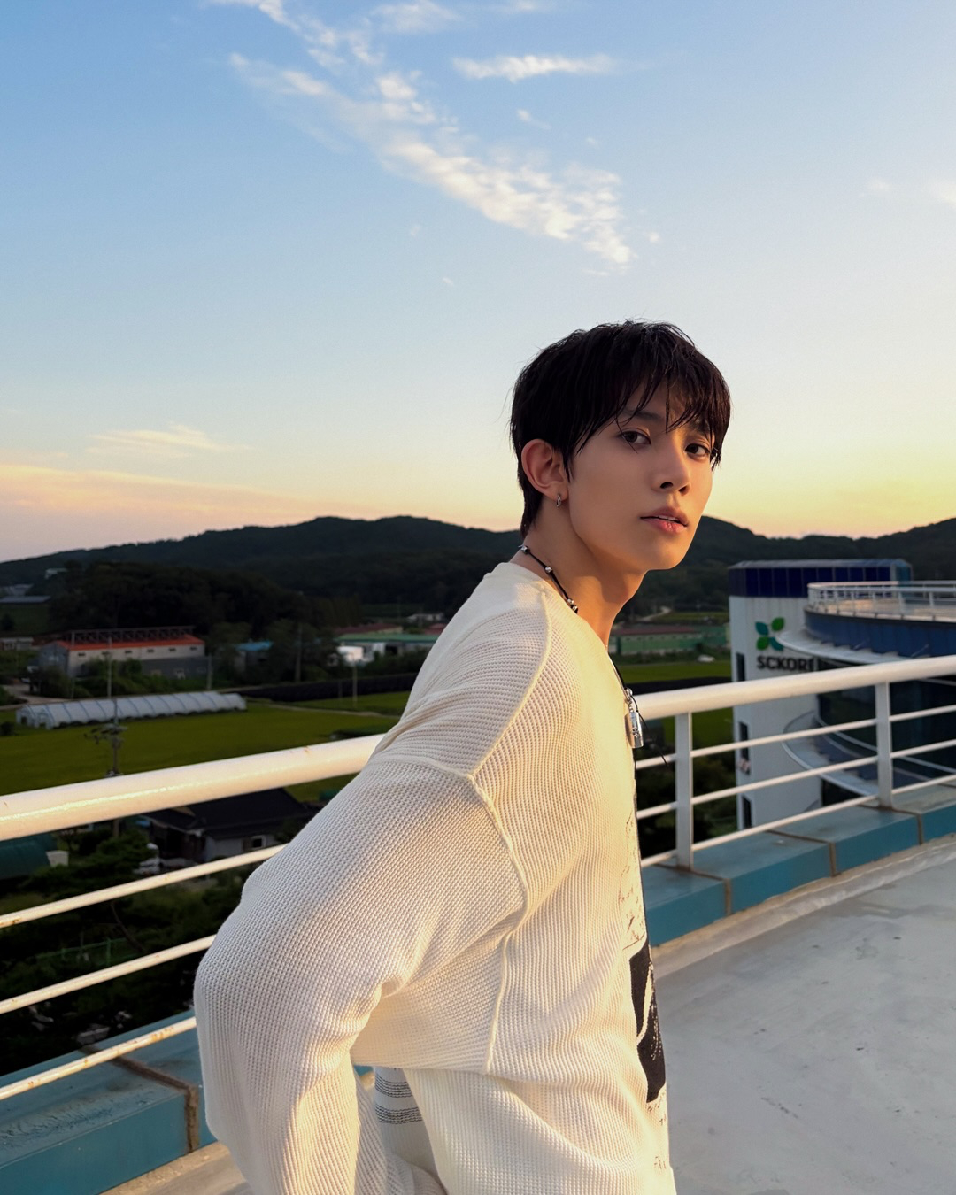 #李羲承# [抱抱]#羲之所向爱赴永恒# 
【IG/🍠】261021 EVAN

🫠✨

———————♡———————
🍼长期奶粉罐
❤️‍🔥新专信息汇总
🫳🏻羲之所向•爱赴永恒
🧭入坑指南 
🧎小鹿园招新 ​