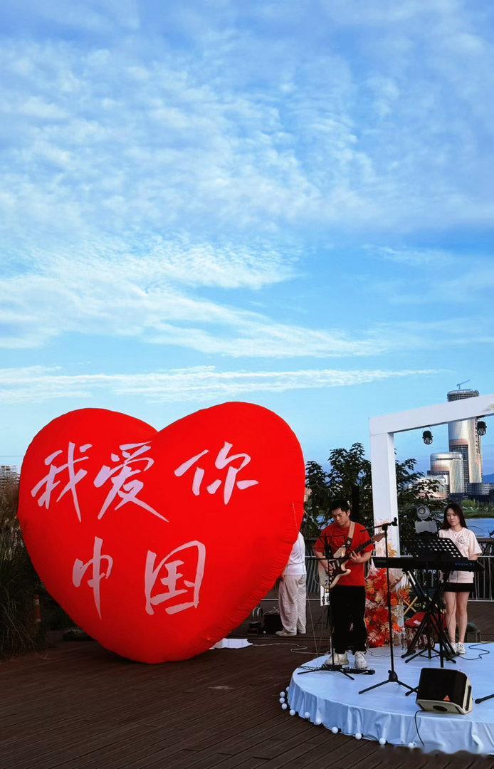 #成都# 国庆节的兴隆湖，美出新高度！  ​