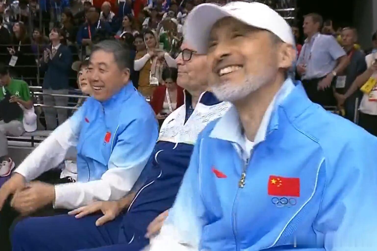#干饭哥一天2冠#
盛李豪心理素质最强之人射击天才来的
冠军拿到手软，最关键是心理素质太强大了
干饭哥光靠干饭就能拿金😎
#盛李豪包揽个人团体两枚金牌# ​